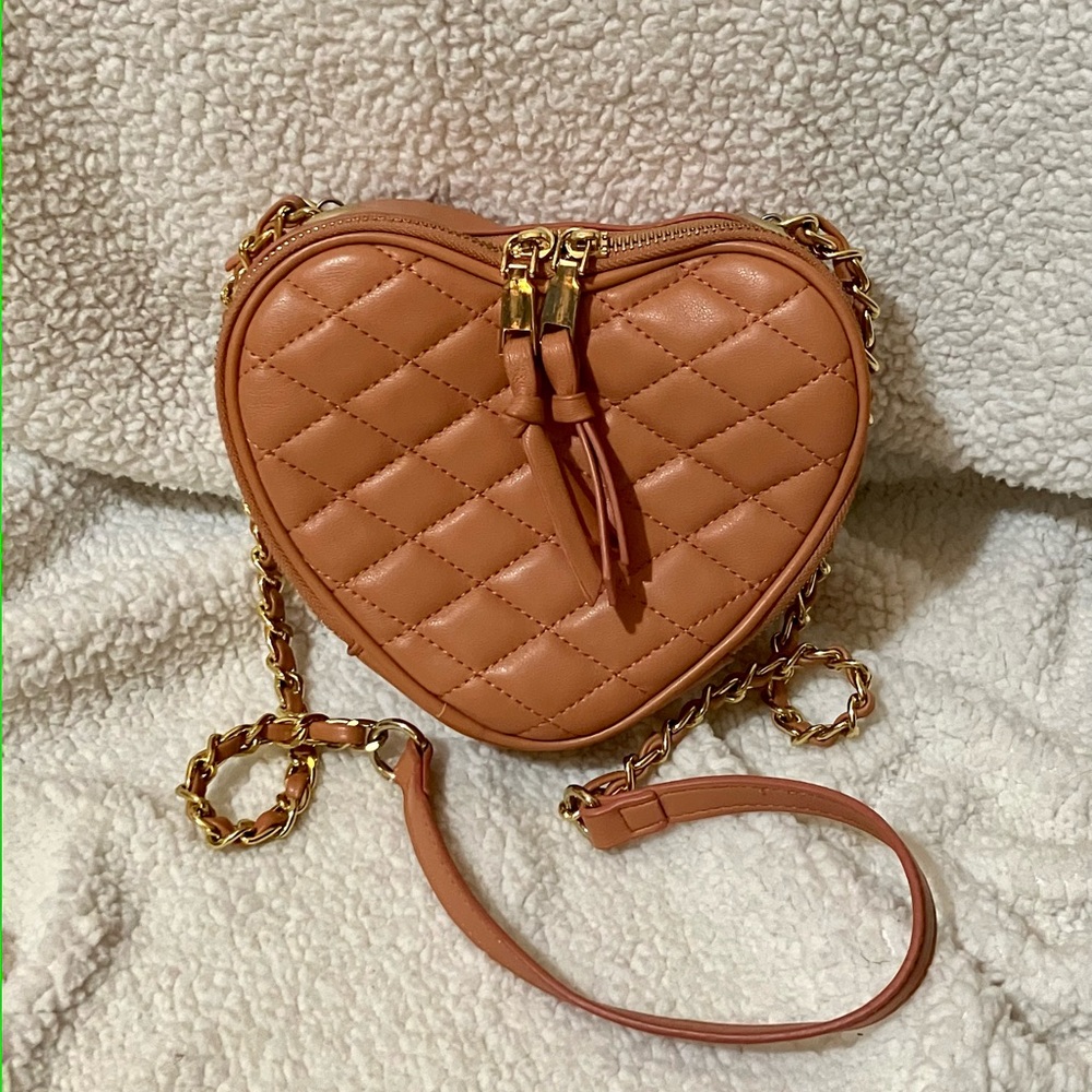 MMS Heart-Shaped Quilted Shoulder/ Crossbody Purse 💗👛🌸
